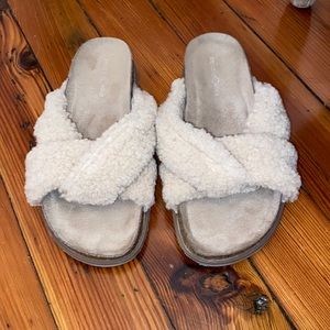 Treasure bond slides. Woman’s size 5. Brand new, never worn.